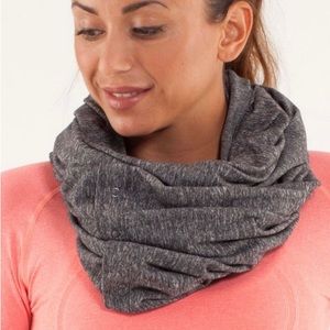 Lululemon Vinyasa Rulu Scarf, Heathered Black, EUC